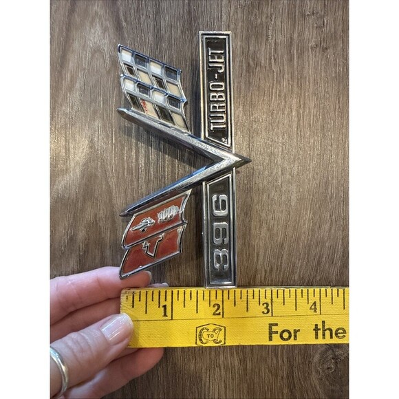 Chevrolet 396 Turbo-Jet Fender Emblem Vintage - Picture 9 of 10